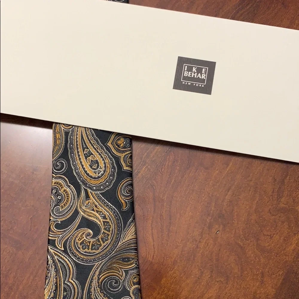 Ike Behar paisley 100% silk tie made in USA